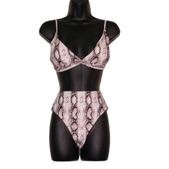 Bikini   - Picture 1 of 5